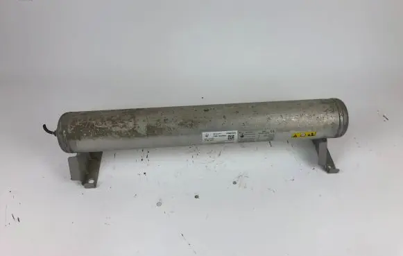 Vacuum air tank