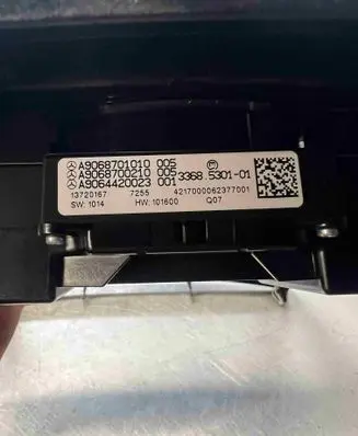 Mercedes-Benz Sprinter W906 Radio/GPS head unit trim A9068701010
