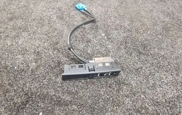 Mercedes-Benz S W222 USB socket connector A2228200915