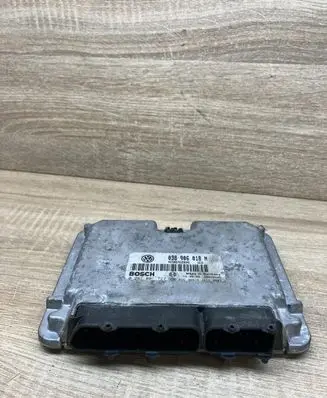 Volkswagen PASSAT B5 Engine control unit/module 038906018N 0281001727