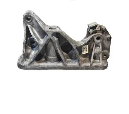 Mercedes-Benz CLA C118 X118 Engine mounting bracket A6542230004