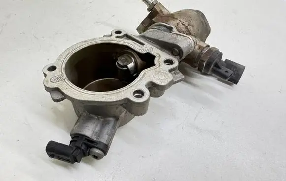 Audi A5 8T 8F Fuel injection high pressure pump 06E103535A