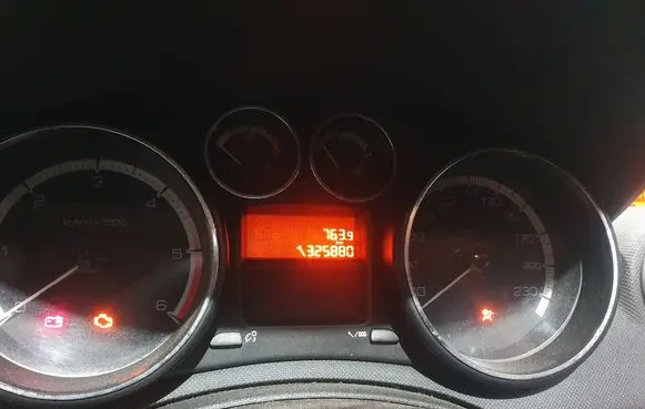 Speedometer (instrument cluster)