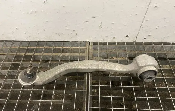 Mercedes-Benz C W204 Front lower control arm/wishbone A20445FI A20445