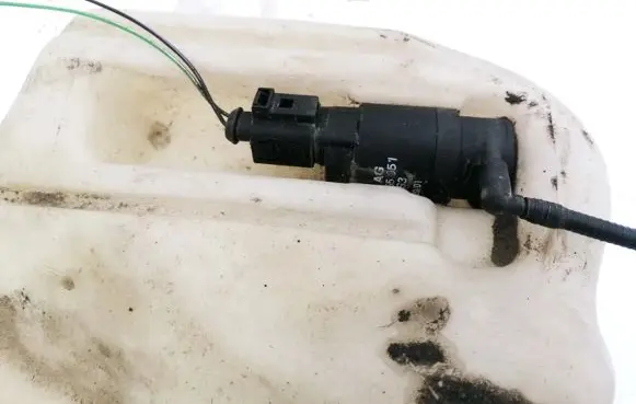 Audi A6 S6 C5 4B Windscreen/windshield washer pump