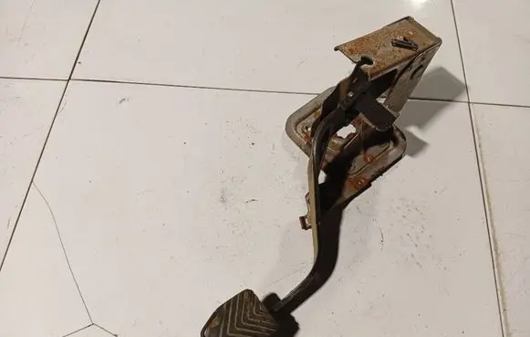 Jeep Patriot Brake pedal 