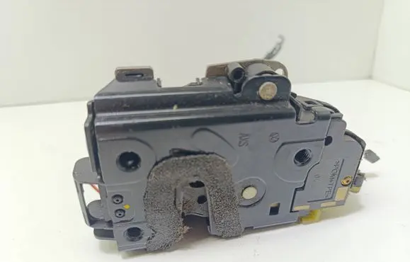 Volkswagen Polo IV 9N3 Front door lock 3B1837015AM