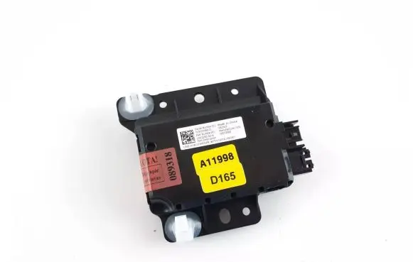 Tesla Model 3 USB control unit 109329500A