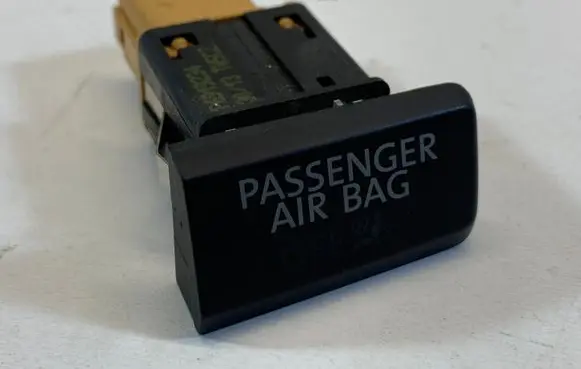 Volkswagen Touareg II Passenger airbag on/off switch 7P6919234