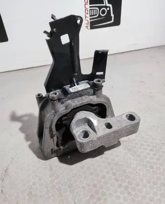 Volkswagen Tiguan Engine mount bracket 5N0199262L