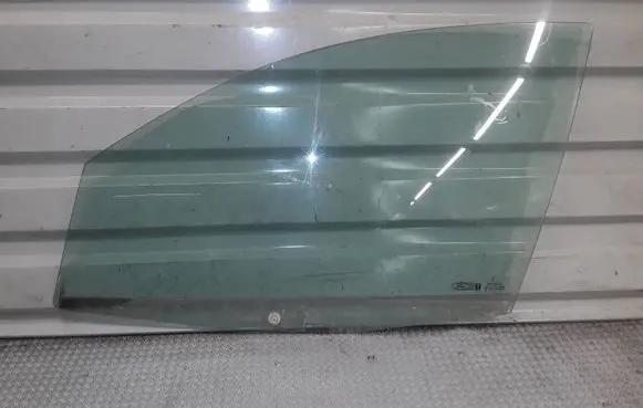 Ford Fusion Front door window glass four-door 
