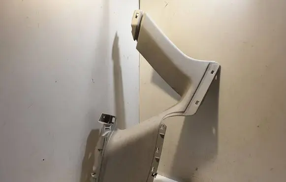(D)pillar trim (top)