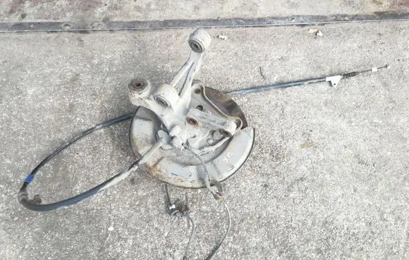 Toyota Avensis T220 Rear wheel hub