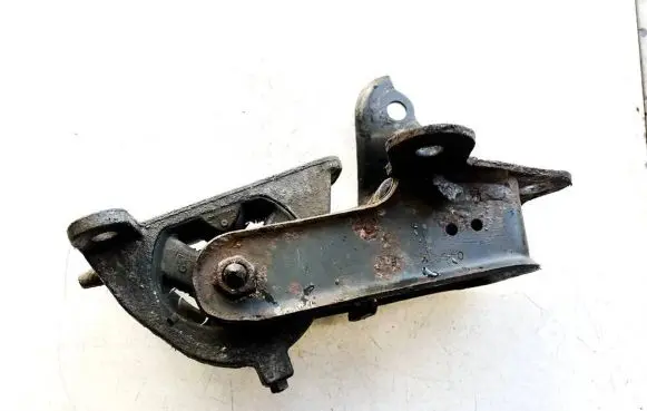 Chrysler Voyager Engine mounting bracket 04861433ac 04861273aa