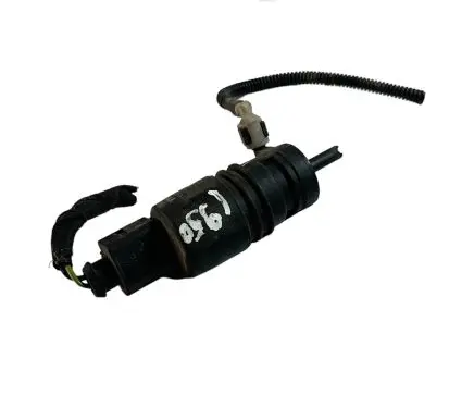 Volkswagen PASSAT B6 Windscreen/windshield washer pump 1K5955651 3122785