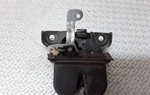 Audi A3 S3 8L Tailgate/trunk/boot lock/catch/latch 8L0827505E
