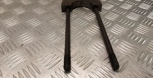 Volkswagen Touareg I Crankshaft Holder 