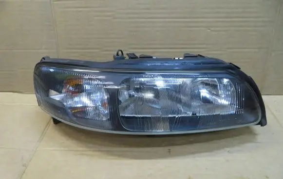 Volvo V70 Headlight/headlamp 89007908