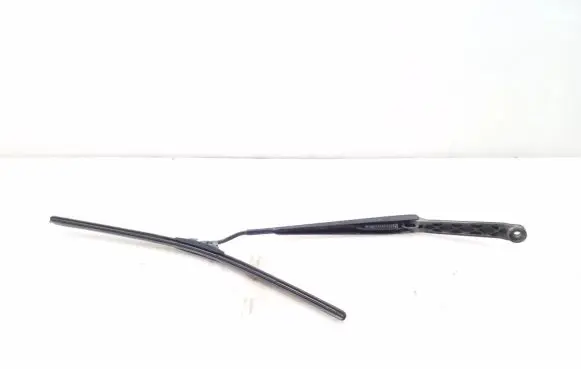 Nissan X-Trail T30 Front wiper blade arm