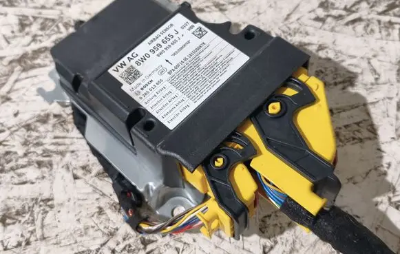 Audi A5 Airbag control unit/module 8W0959655J 285013655