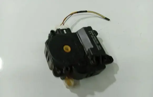 Mazda 3 I Air flap motor/actuator 8610000990