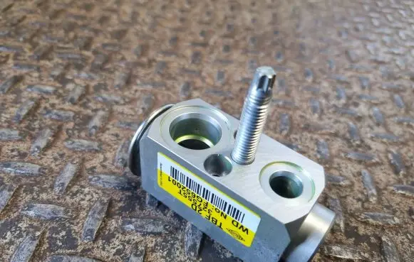 Jeep Grand Cherokee Air conditioning (A/C) expansion valve 327555T FG652001 169203