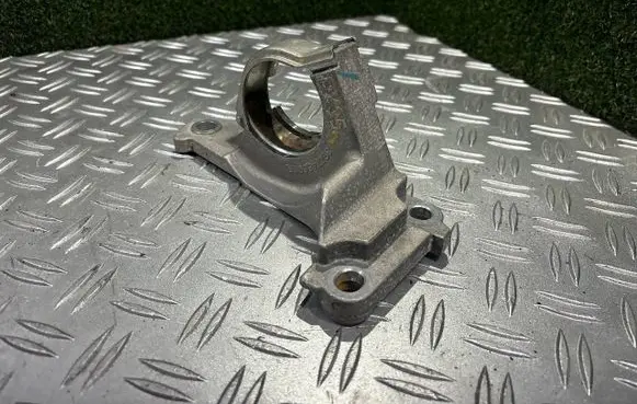 Renault Trafic II (X83) Engine mounting bracket 897745691R