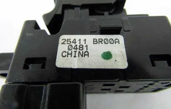 Nissan Qashqai+2 Electric window control switch 25411