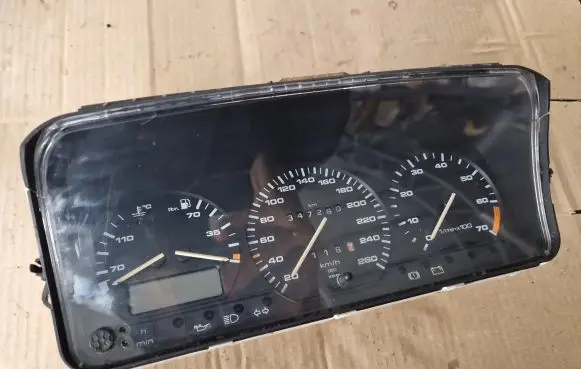 Volkswagen PASSAT B3 Speedometer (instrument cluster) 357919033AB