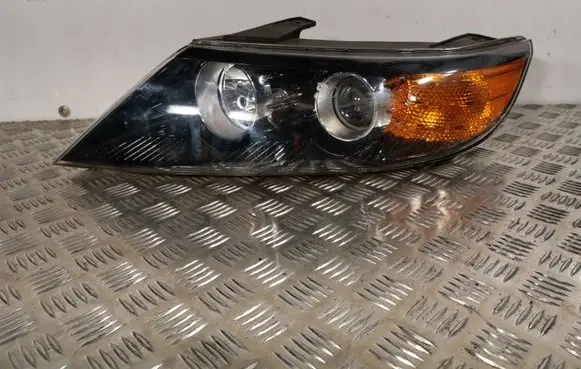 KIA Sorento Headlight/headlamp 921012P040