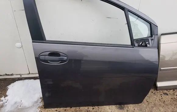 Toyota Yaris Front door 