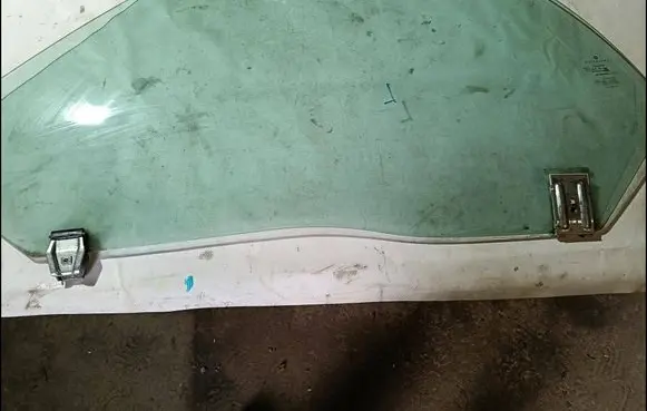 Chrysler Crossfire Front door window/glass (coupe) 