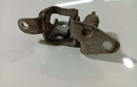 Chrysler Sebring (JS) Rear door lower hinge