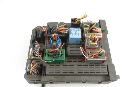 Peugeot 607 Central body control module 9654696080