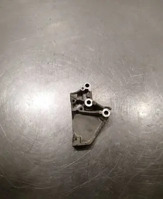 Volvo XC90 Engine mounting bracket 9180996