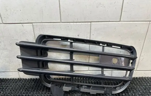 Volkswagen Touareg II Front bumper lower grill 7P6853666A
