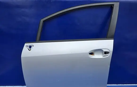 Toyota Verso Front door