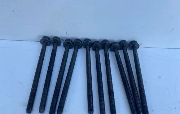 Volkswagen PASSAT B8 Cylinder head bolts 