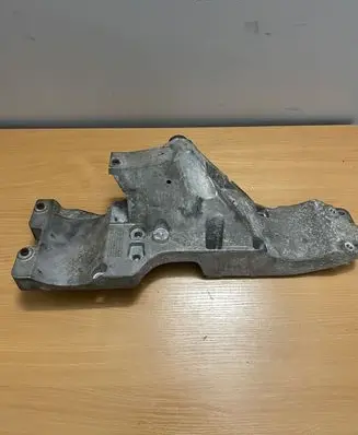 Land Rover Defender Generator/alternator bracket 7H1210239BB