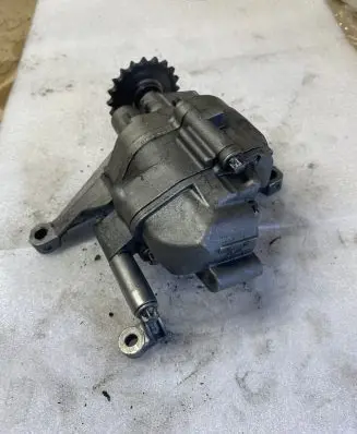 Mercedes-Benz C W203 Oil pump A6111810201