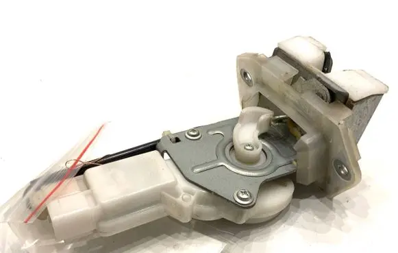 Suzuki SX4 Tailgate exterior lock 