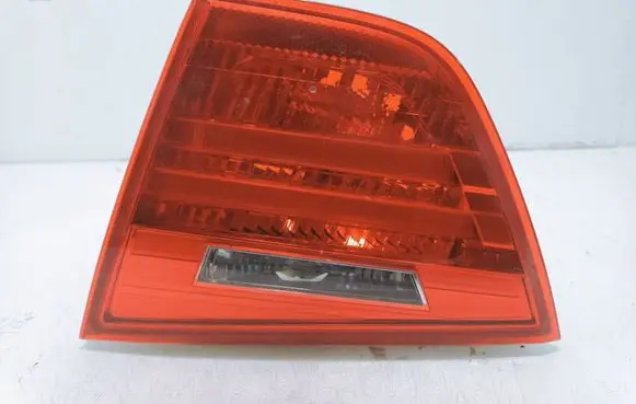 Tailgate rear/tail lights