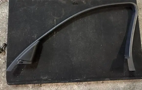 BMW 3 E90 E91 Front door window/glass frame 7060206 60029010 PA6GF15