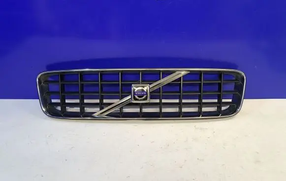 Volvo XC90 Front bumper upper radiator grill 8620641