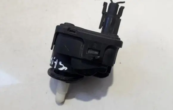 Volvo S40, V40 Headlight level adjustment motor 00728232 007282-32