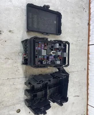 Opel Insignia B Fuse box set 39116625