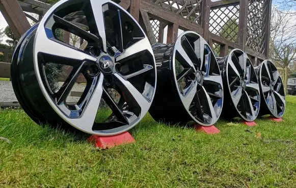 Hyundai Kona I R18 alloy rim 