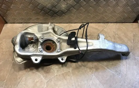 Mercedes-Benz ML W166 Front wheel hub A1664210220
