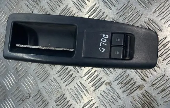 Volkswagen Polo IV 9N3 Front door window switch trim 6Q1867171E
