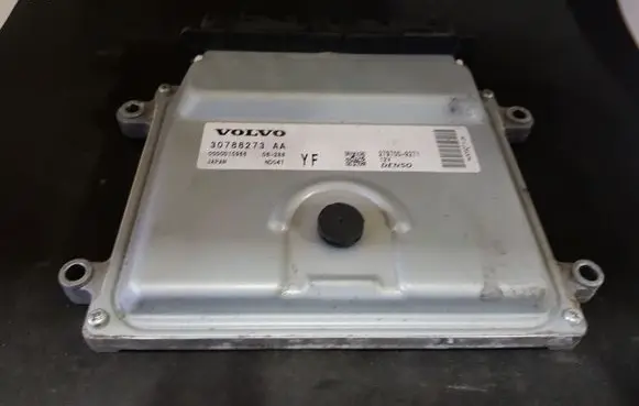 Volvo S60 Engine control unit/module 30788273AA